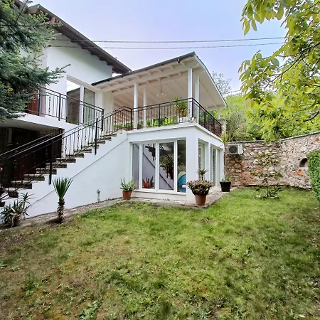 Regina Serafina Villa