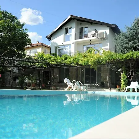 Regina Serafina Βίλα *