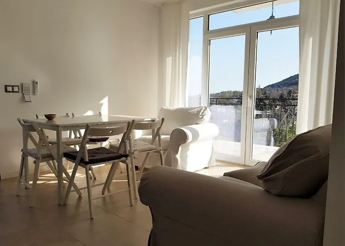 Willa Regina Serafina *