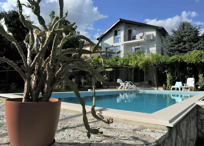 Willa Regina Serafina *